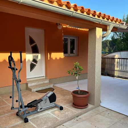 プーラ Dora House With Wifi And Outdoor Swimming Poolヴィラ エクステリア 写真