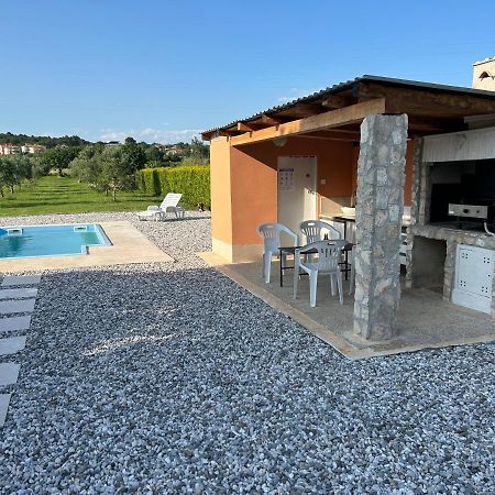 プーラ Dora House With Wifi And Outdoor Swimming Poolヴィラ エクステリア 写真