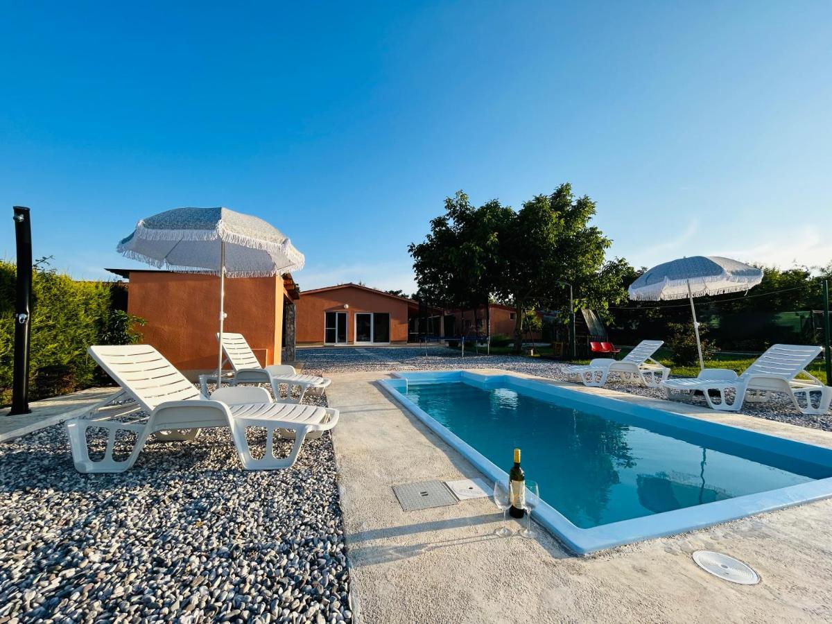 プーラ Dora House With Wifi And Outdoor Swimming Poolヴィラ エクステリア 写真