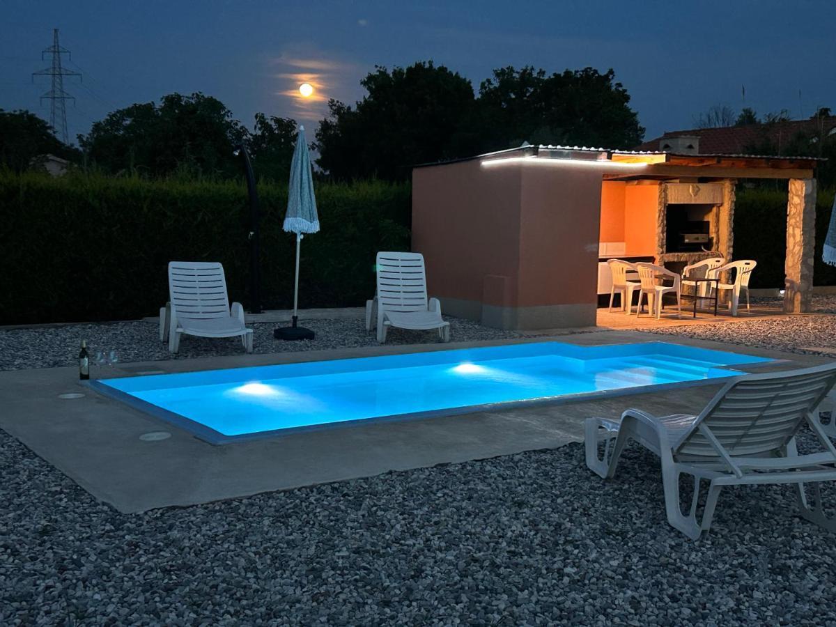 プーラ Dora House With Wifi And Outdoor Swimming Poolヴィラ エクステリア 写真