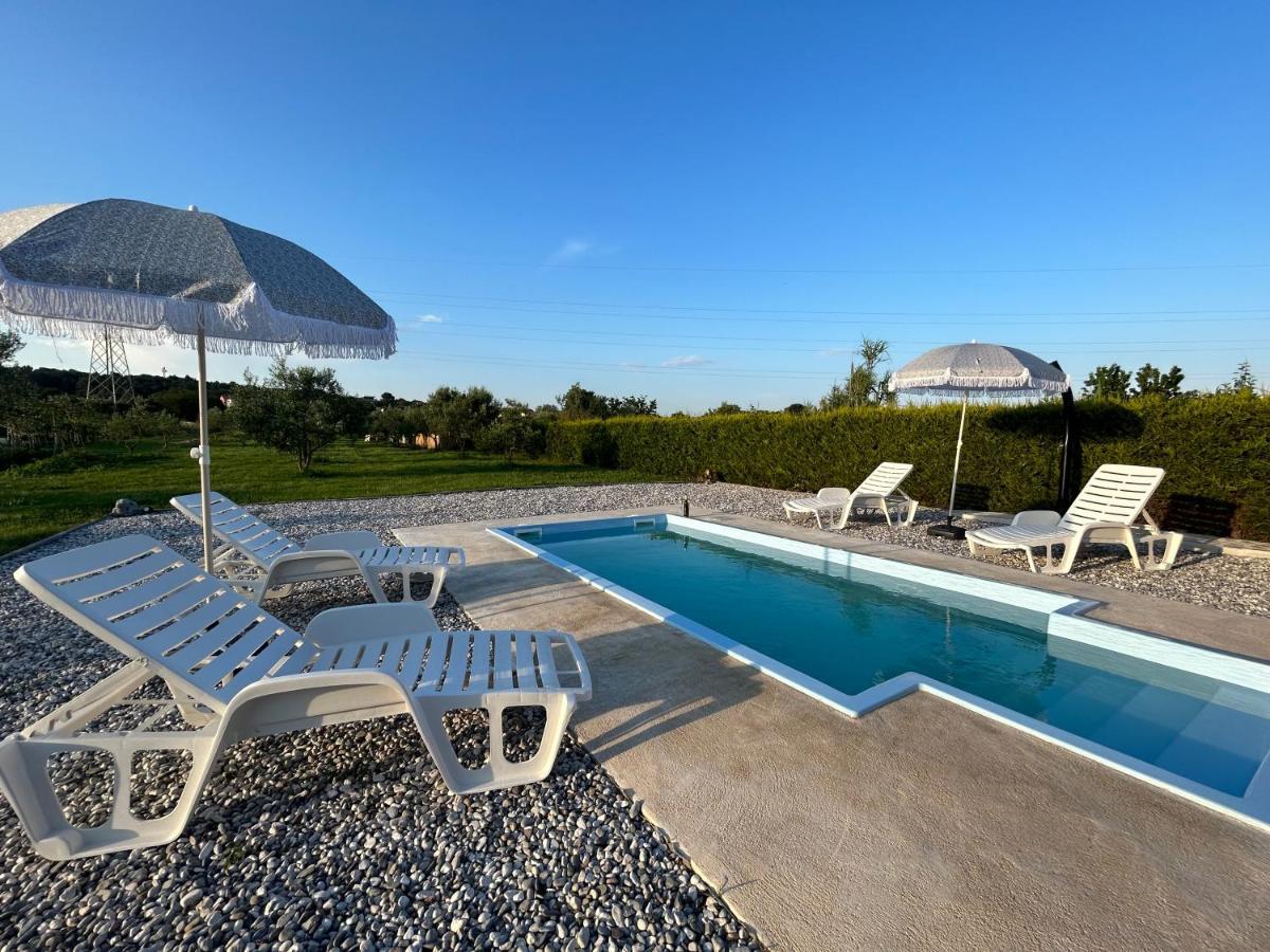 プーラ Dora House With Wifi And Outdoor Swimming Poolヴィラ エクステリア 写真