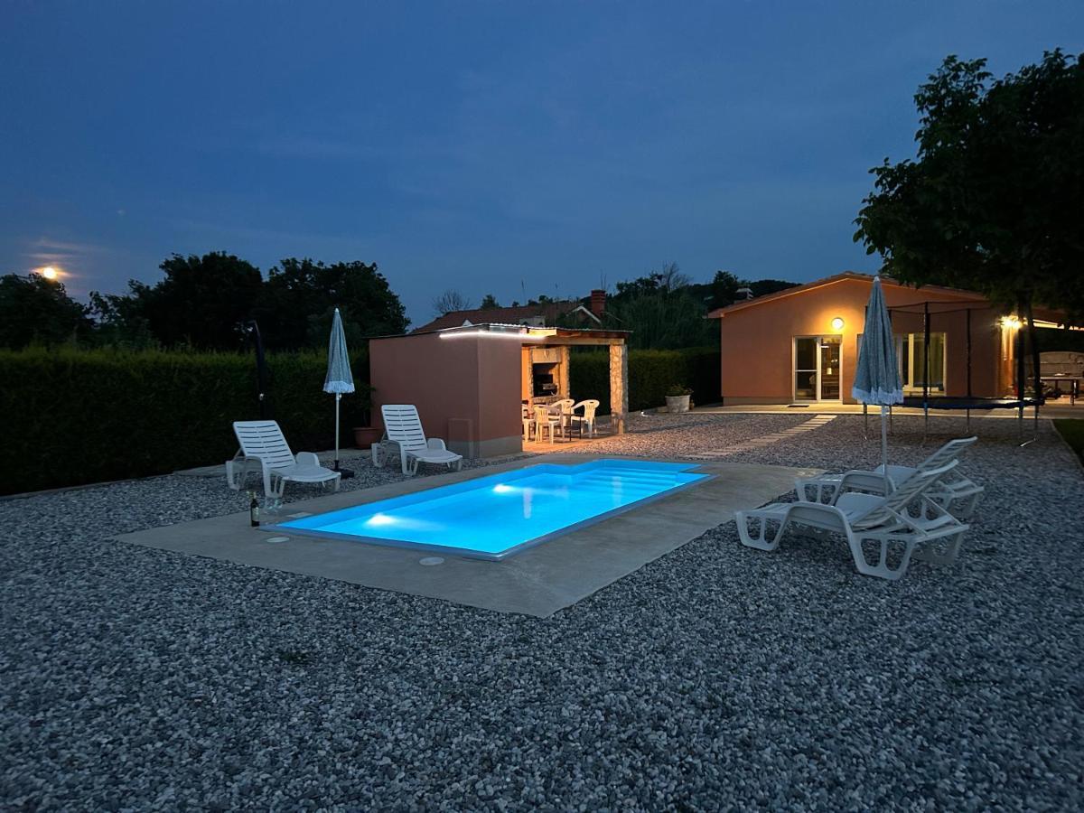 プーラ Dora House With Wifi And Outdoor Swimming Poolヴィラ エクステリア 写真