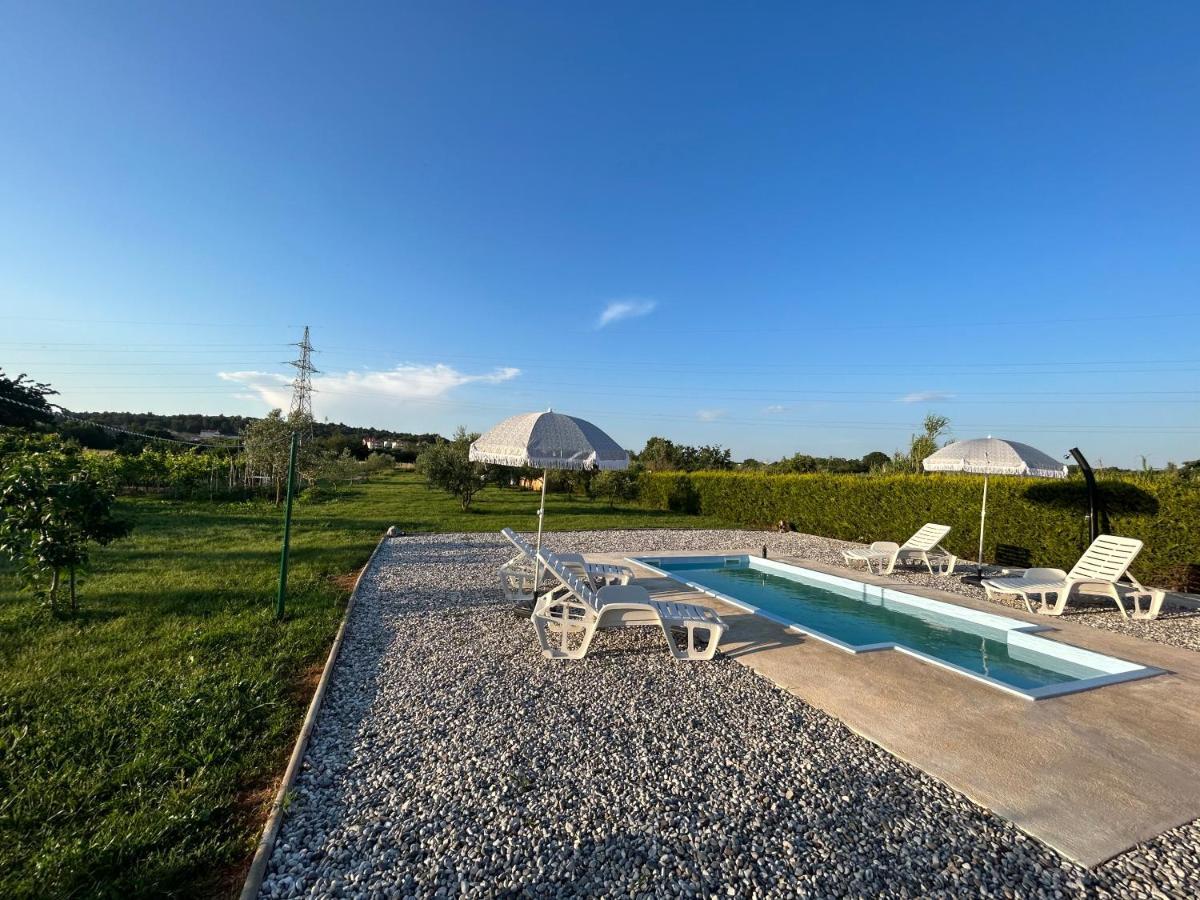 プーラ Dora House With Wifi And Outdoor Swimming Poolヴィラ エクステリア 写真