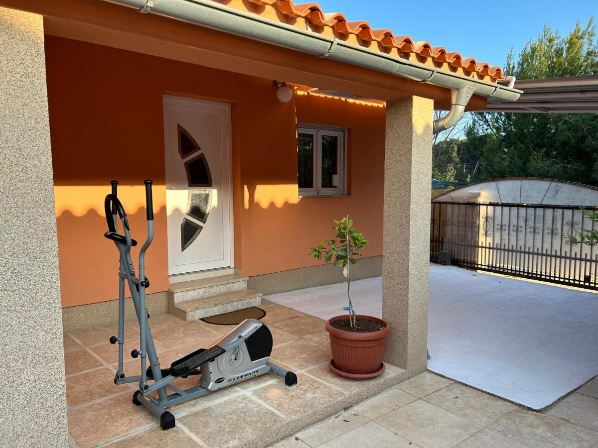 プーラ Dora House With Wifi And Outdoor Swimming Poolヴィラ エクステリア 写真