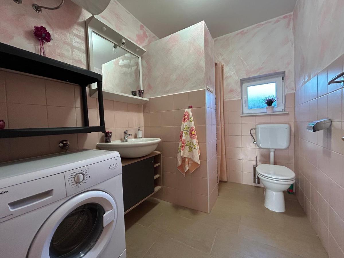 プーラ Dora House With Wifi And Outdoor Swimming Poolヴィラ エクステリア 写真
