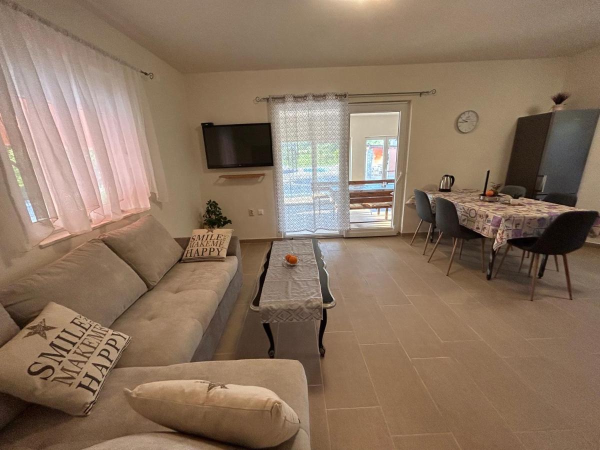 プーラ Dora House With Wifi And Outdoor Swimming Poolヴィラ エクステリア 写真