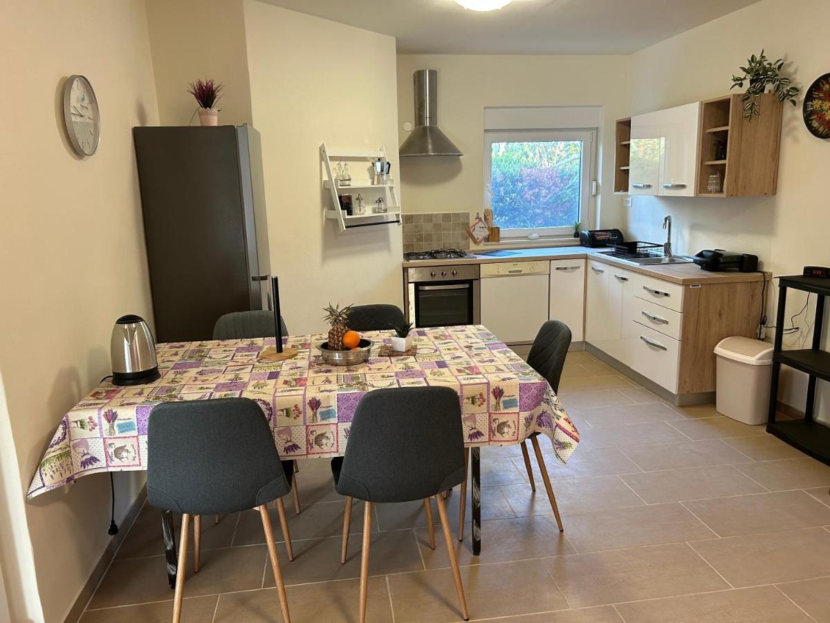 プーラ Dora House With Wifi And Outdoor Swimming Poolヴィラ エクステリア 写真
