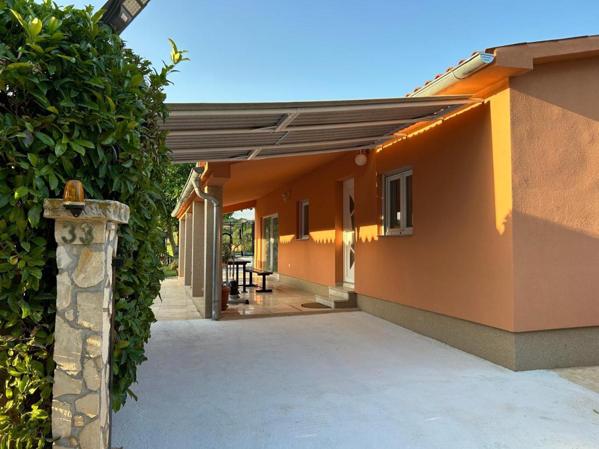 プーラ Dora House With Wifi And Outdoor Swimming Poolヴィラ エクステリア 写真