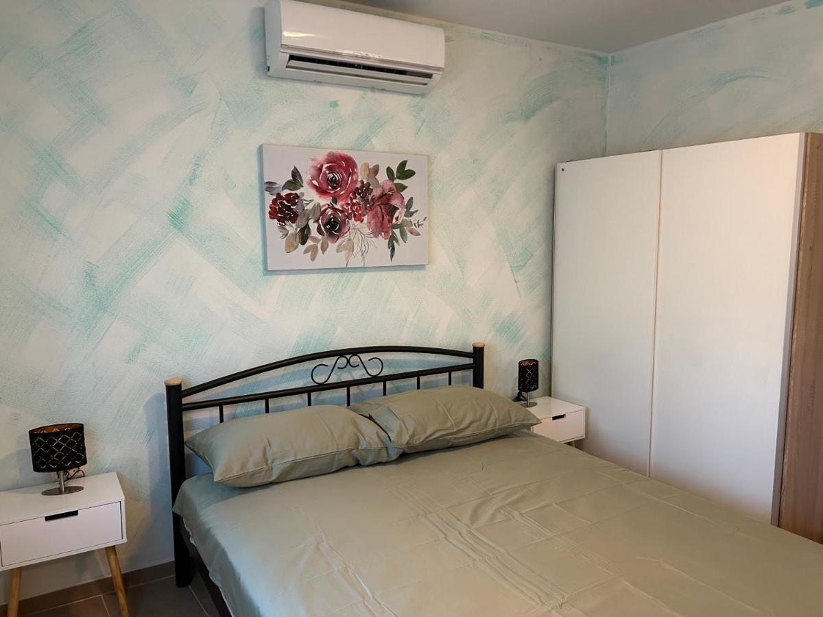 プーラ Dora House With Wifi And Outdoor Swimming Poolヴィラ エクステリア 写真